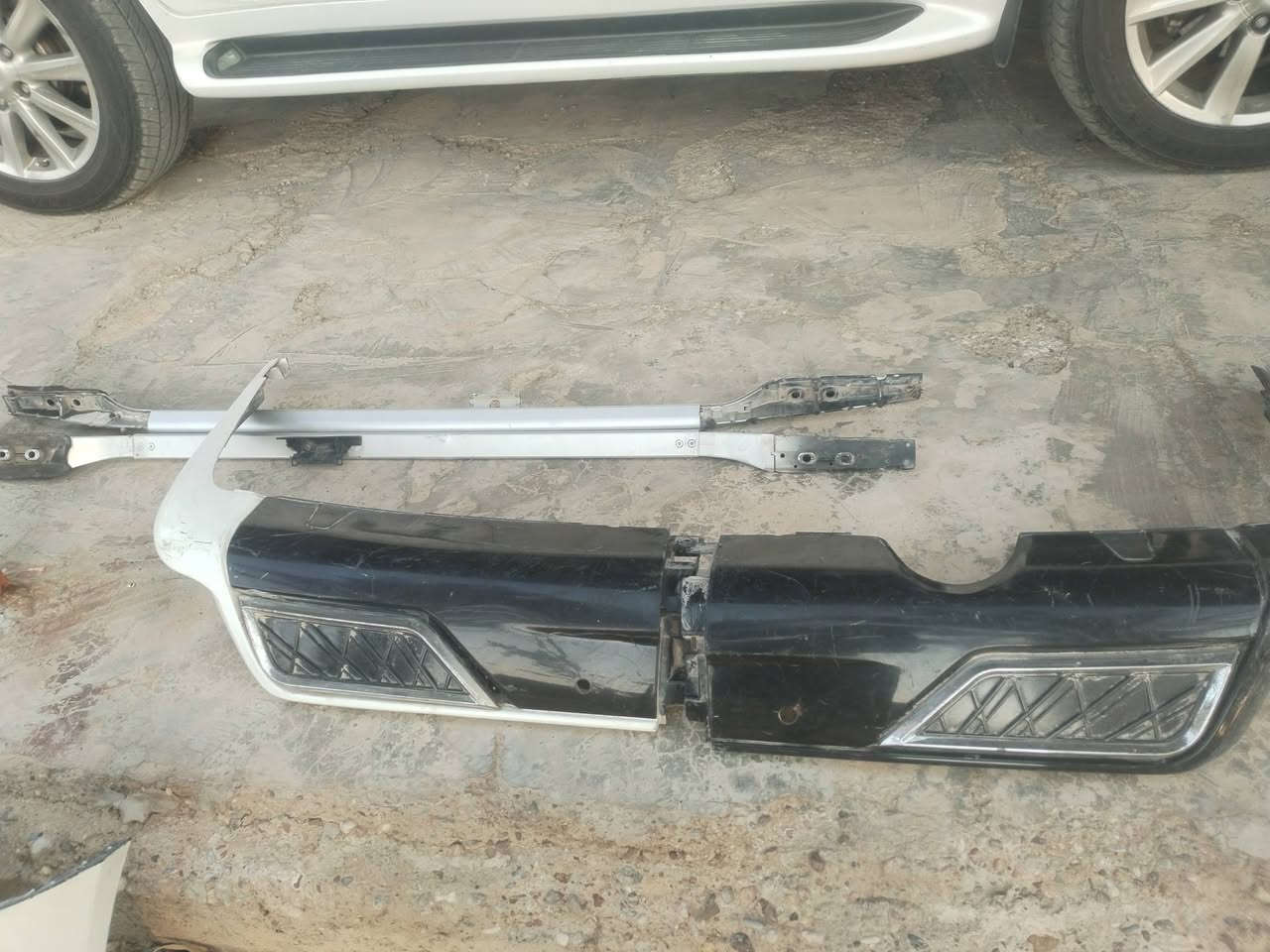 سلام عليكم
يوجد غراض لكزز للبيع من دعاميه ومشبك ودوسات وسبايدر سقف وشوارب دعاميه خلفيه نظيف السعر اتصال ع الرقم
***********
