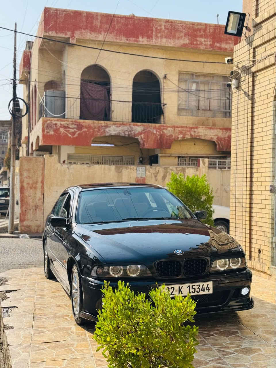 بیئێم سەقەر مۆدێل ١٩٩٩ فول فولە بەس سلایت نیە گێر مەکینە تەبرید تەقەو رەقە بەشەرت سەنەوی هەتا ٢٠٣٠ هەزە نویی تحویل خرامە برانەوە بەشەرت جام کارەبا گێر تۆماتیک رەشی قەتران سیارەکە سبوخ حامە بۆ جوانی پێشی کەپسە نوقتەی نیە پشتی جەمپەچی هەیە سئری ٦٩ وەرەقەو مەجال   رەقەم *********** وەتسئەپ أربيل, العراق
