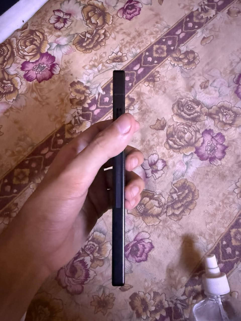 السلام عليكم شباب، إن شاء الله الكل بخيرعندي ريد ماجك 11 اس برو (Red Magic 11S Pro) النسخة الأوروبية الرسمية، بيع أو مراوس:✨ النظافة: 100%.🔋 الاستخدام: خفيف وفوق الخفيف! عداد الشحنات 51 شحنة فقط، يعني البطارية بعز شبابها وبكامل كفاءتها المصنعية.📦 الأغراض: علبته كاملة وغراضه الأصلية كلها ويا (الشاحن الأصلي السريع والملحقات كاملة) + ويا كفر أسود ماك سيف (MagSafe) مرتب.💾 الذاكرة: 256 جيجابايت.الجهاز مال مستخدم ومدلل وعينك ميزانك بالفحص والصور.💰 السعر: 1,175,000 دينار (وبيه مجال بسيط وتدللون).📍 الموقع: بغداد (الاعظميه)📞 للتواصل: (خاص او اتصل على هذا الرقم ***********)

نص مكتوب في الصور:
- ٢:٤٢
- لمحة عن الهاتف
- 11
- REDMAGIC
- إصدار Android 16
- اسم الجهاز
- REDMAGIC 11S Pro
- سعة ذاكرة ROM
- ٤٥,٠٧ غ.ب / ٢٥٦ غ.ب
- سعة ذاكرة RAM
- 12 GB + 12 GB
- الطراز
- NX809J
- CPU
- Snapdragon® 8 Elite Gen 5 Mobile Platform(Leading Version) Octa-core Max 4.74GHz
- حجم الشاشة
- 1216*2688
- سعة البطارية
- 7500 mAh
- رمز IMEI
- 866534087721230
- 866534087731239