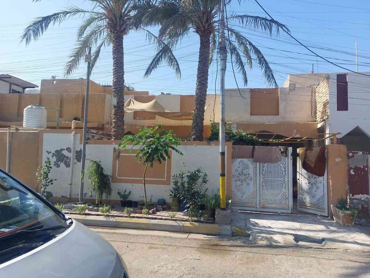 الدار للبيع م 200 متر داموك الشهداء المربع الثاني قريب على معمل ارقام المرور جاهز ماتذب عليه ربع دينار ترميم 23 من الاف للياء قاطين اربع غرف منور و ترك صحيات وحمامات خارجيه وداخليه هول ومطبخ وكراج وحدايق اثنين خارجيه وداخليه لمعرفة التفاصيل اتصال ***********
