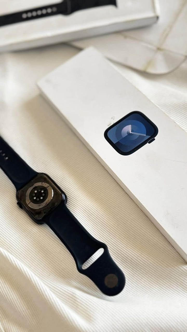 ساعه ابل
جيل ٩
ذاكره ٦٤
بطاريه 100
نضافه الساعه 99%
سعر 300 بيها مجال بسيط 
مكاني عامريه شارع المضيف 
ماعندي توصيل تجي تاخذها وتفحصها
الساعه نضيفه ومداخله صيانه ابد 
***********
