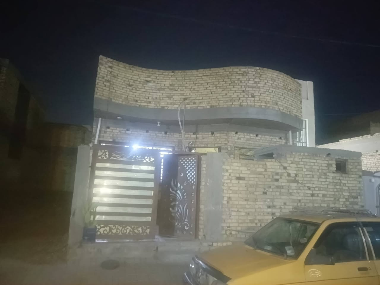 بيت 150متر الواجه 7ونص والنزال 20 الاساس كونكريت والسقف كونكريت استقبال ومطبخ حار وبارد وصالتين فوك وجوه ومناور مطلوب للاسكان تقريبا اقل ال 13 التسديد الشهري 298 العنوان ديوانيه حي الزهراء البلوك الاول خدمات كامله ماء مجاري كهرباء مياه امطار ارصفه مقرنص تبليط مدراس كافة المراحل مركز صحي اي استفسار اتصل على الرقم ***********
واتساب على ***********
