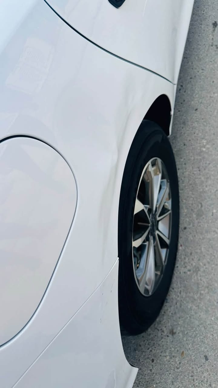 BYD دستروير للبيع ب19200
بيهة طخة بسيطة جداً بالجاملغات الجهة اليمنة

وشبر بالبنيد 

ماشية 40 

***********

مكانهة بغداد الكرخ

نص مكتوب في الصور:
- 12:41 م
