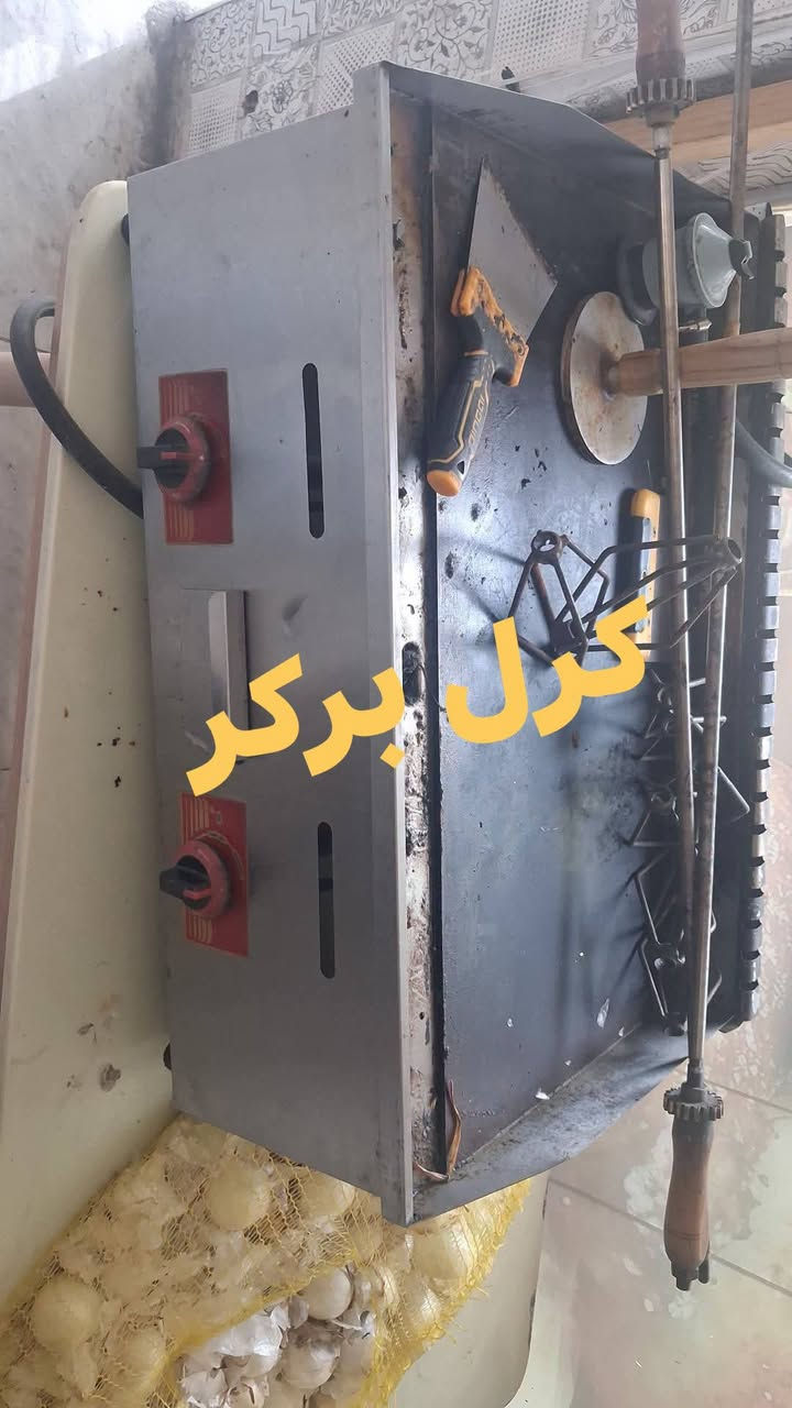للبيع مكاني الكوت واسط حي الزهراء
***********

نص مكتوب في الصور:
- طاولات طعام عدد ٦ مع كل طاولة ٤ كراسي
- اجاق کباب
- كرل بركر
- وجاخ جاي
