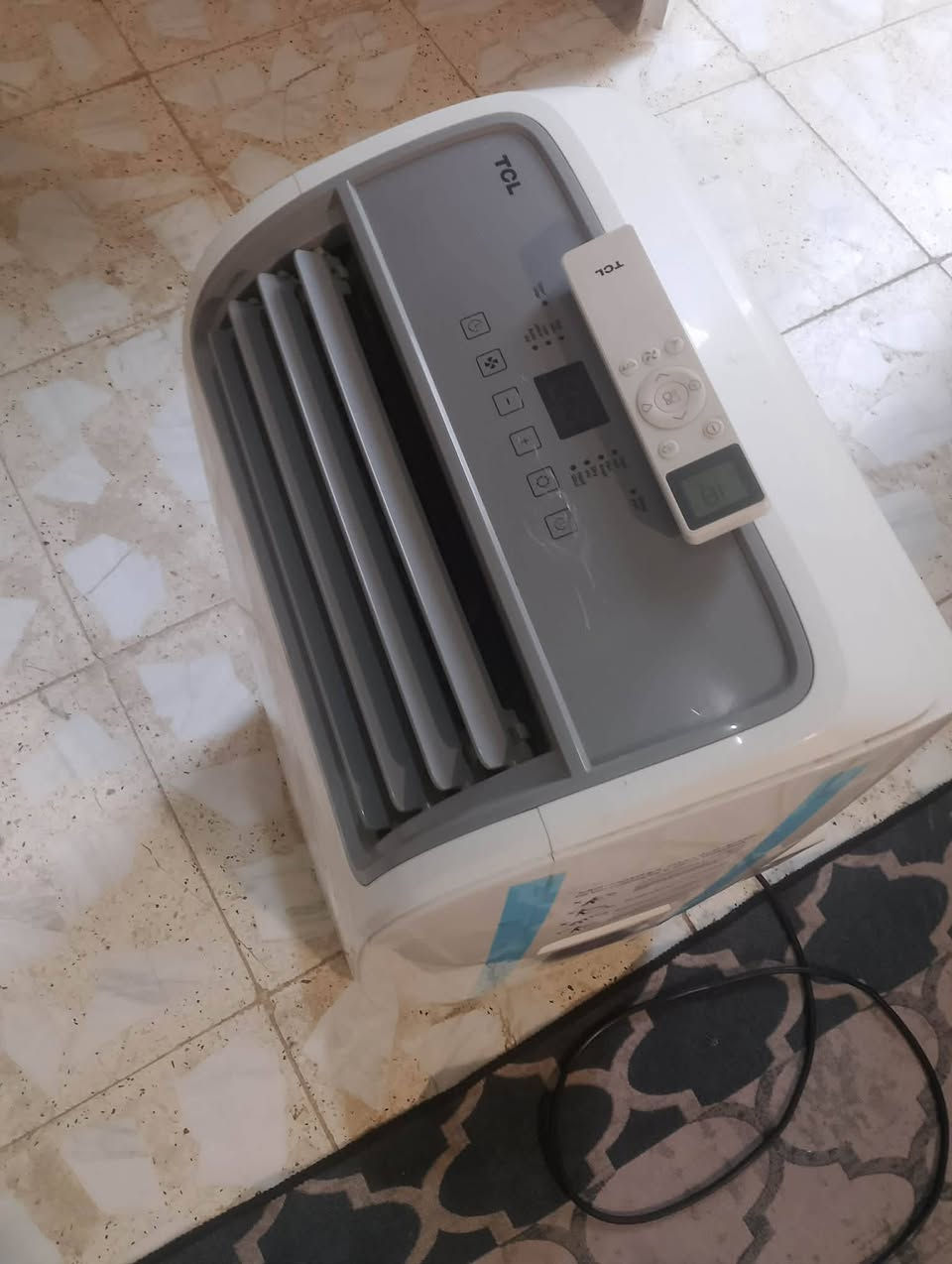 السلام عليكم
سبلت tcl 

للبيع استعمال قليل 

تبريد ثلج يسحب ٥ امبير

السعر ٢٥٠ 

للتواصل 

***********

وات ساب
المكان الدورة
