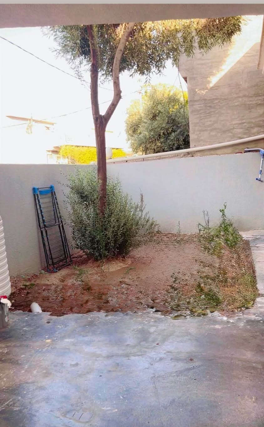 بيت للبيع في خانقين - منطقة بانميل
المساحة: 240 متر 
السعر: ٣٥مليون دينار (قابل للتفاوض حسب الاتفاق)
تفاصيل البيت والمواصفات:
كراج مع حديقة 
 غرف النوم: 2 كبير 
الاستقبال مع صالة كبيره
• المطبخ: متوفر
الخدمات: صحيات متكامل
منور مع بيتونة كبيره 
 للاستفسار  : *********** خناقين, ديالى

