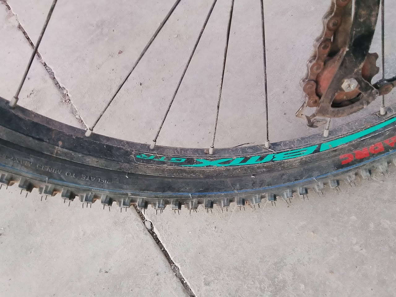 🚲🔥 باسكل جبلي قياس 26 للبيع
دبلات شغلين وكلهن شغالات ✅

الاصطاب الكدام يرادله قمچه 🔧

التاير الوره صارله يومين مشدود 🛞

باقي الباسكل كله شغال.

💰 السعر 100 ألف

🤝 وبيه مجال للطيبين
للستسفار :انتصل على هذا الرقم *********** 
📍 الموصل – حي السماح
