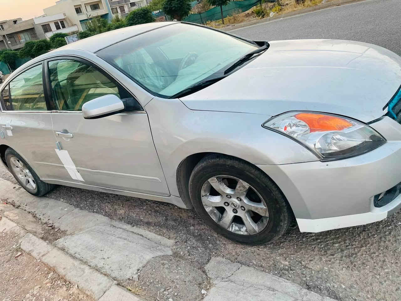 سەرەتا بە ناوی خوا: فرۆشتن-گۆڕین لەسەر دل گرتن 
ALTIMA 2009
سەیارەکە بڕاوەیە علوجە.
ماشەڵای لێبێت تا بڵەی جوانە سەیارەکە مەکینەی لۆکە 
شاشەیە بەسمەیە سەیارەکە بەس ماشەڵای ئەوێت زۆر پاکە تازە مەسرەفی لێکرەوە لۆکە . مەسرەفی تیانیە 
هەرکەس حەزی لێبو :نامە بنێرێت ئەوەش ڕەقەم تەلە فون
***********
