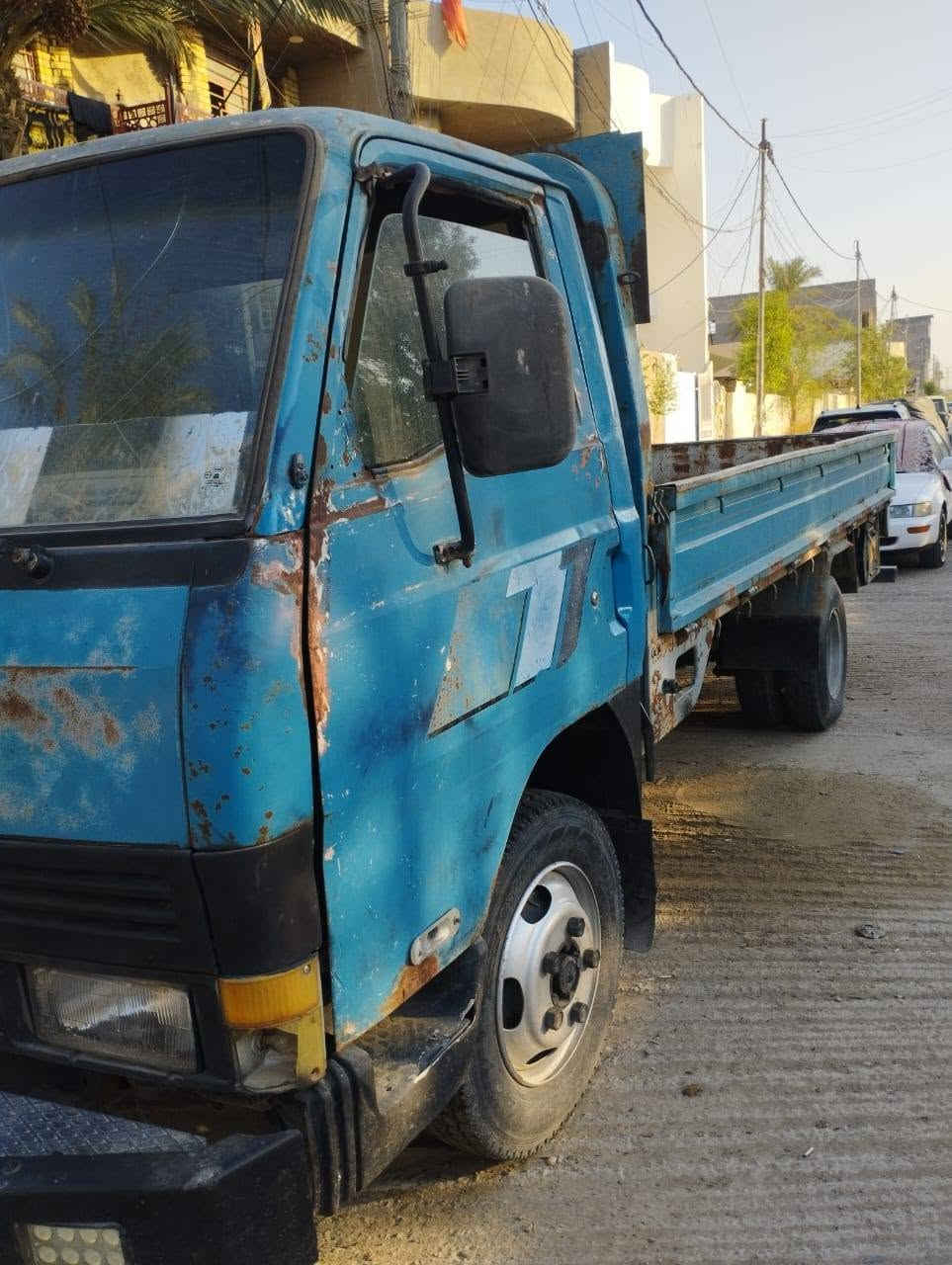 مكان السيارة واسط قضاء العزيزية
السلام عليكم
كيه حمل موديل ١٩٩٤
رقم باسمي تحويل مباشر
كير محرك بحالة جيدة
تخم تاير
سنويه ٢٠٢٧
الاتصال ***********
