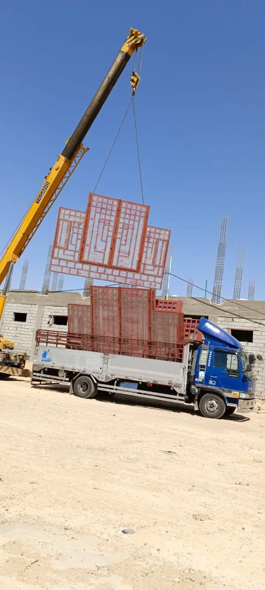 باب سياج عدد 6 ارتفاع 3 متر طول 4متر يتكون الباب من طلاقتين ومن اليمين واليسار فتحات شبابيك الحديد ثقيل جدا مامستخدم فقط متروك فتره. السعر مناسب ابيعهن شلع. للتواصل واتس ***********
ملاحضه الباب الي بصوره مقلوب بسبب تنزيل ابو الاكرين
