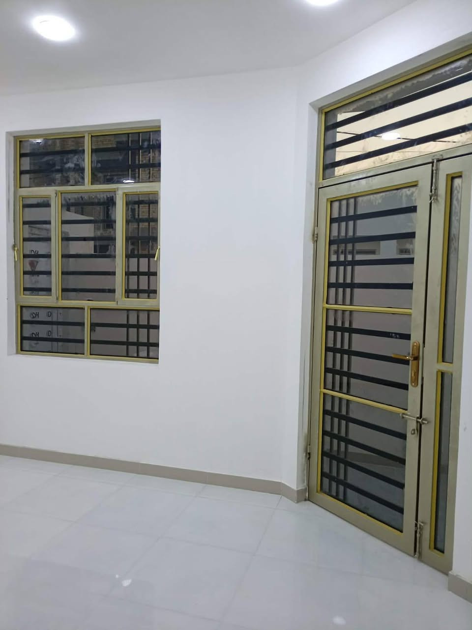 🏠 للبيع — بيت سكني
مساحة البيت: 100 متر مربع
صف الركن

📍 العنوان:
حي الحوراء الثانية
قرب شارع الكفاح
مقابيل محطة وادي السلام

📞 للاستفسار أكثر:
***********
