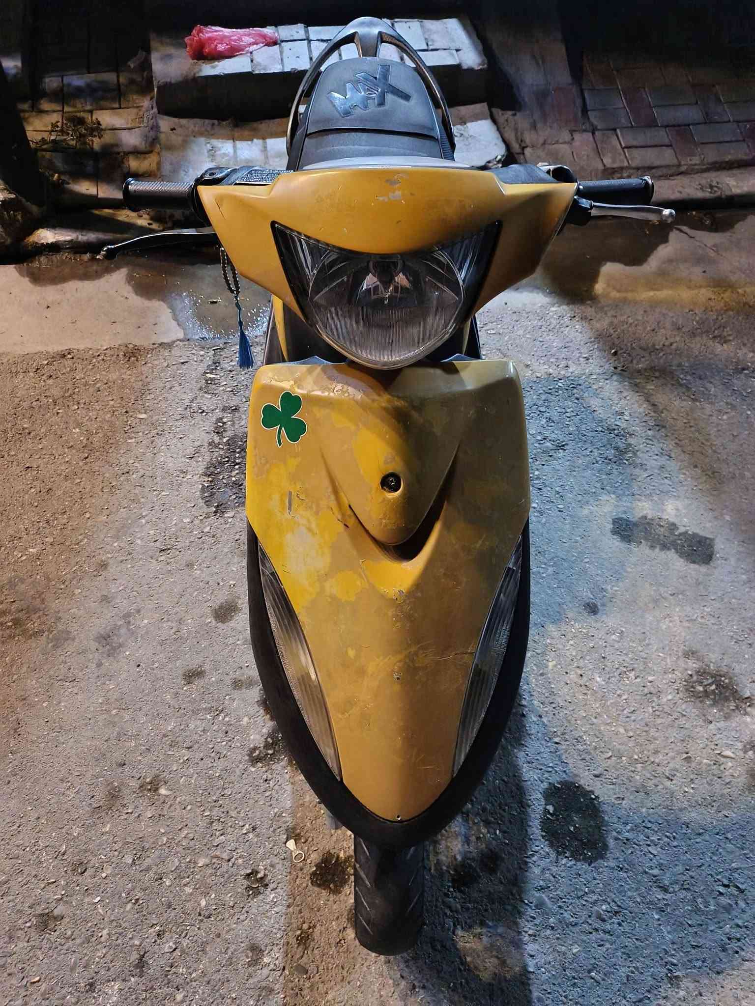 سلام عليكم 
Yamaha RS 100
موديل 2003
لون اصفر جارد 
مكينتهه مبدله ولفات فقط 
صالنصه FM 
سلف 55 
كلج امامي WGK 
كلج خلفي FCS 
وعندي احتياط خلفي WGK 
دراجه نكره سلف اب اي وقت 
سعرهه 800 وبيهه مجال 
رقم تلفوني ***********
