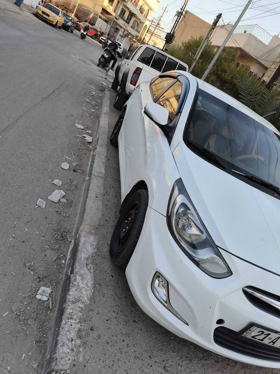 السلام عليكم اكسنت للبيع موديل ٢٠١١ بيها جاملغ بارد ع كد شبر وهلالات خلفيه الثنين معجنه وربع البنيد بس صبغ رقمها سليمانيه السياره باسمي تحويل ثاني يوم نقص السياره فقط صدر تخم تاير جديد شاشه حساسات اشاير بالمري السياره كلها جاهزه ماشيه ٢٠٣ رايدها ب٨٥ وبيها مجال قليل
