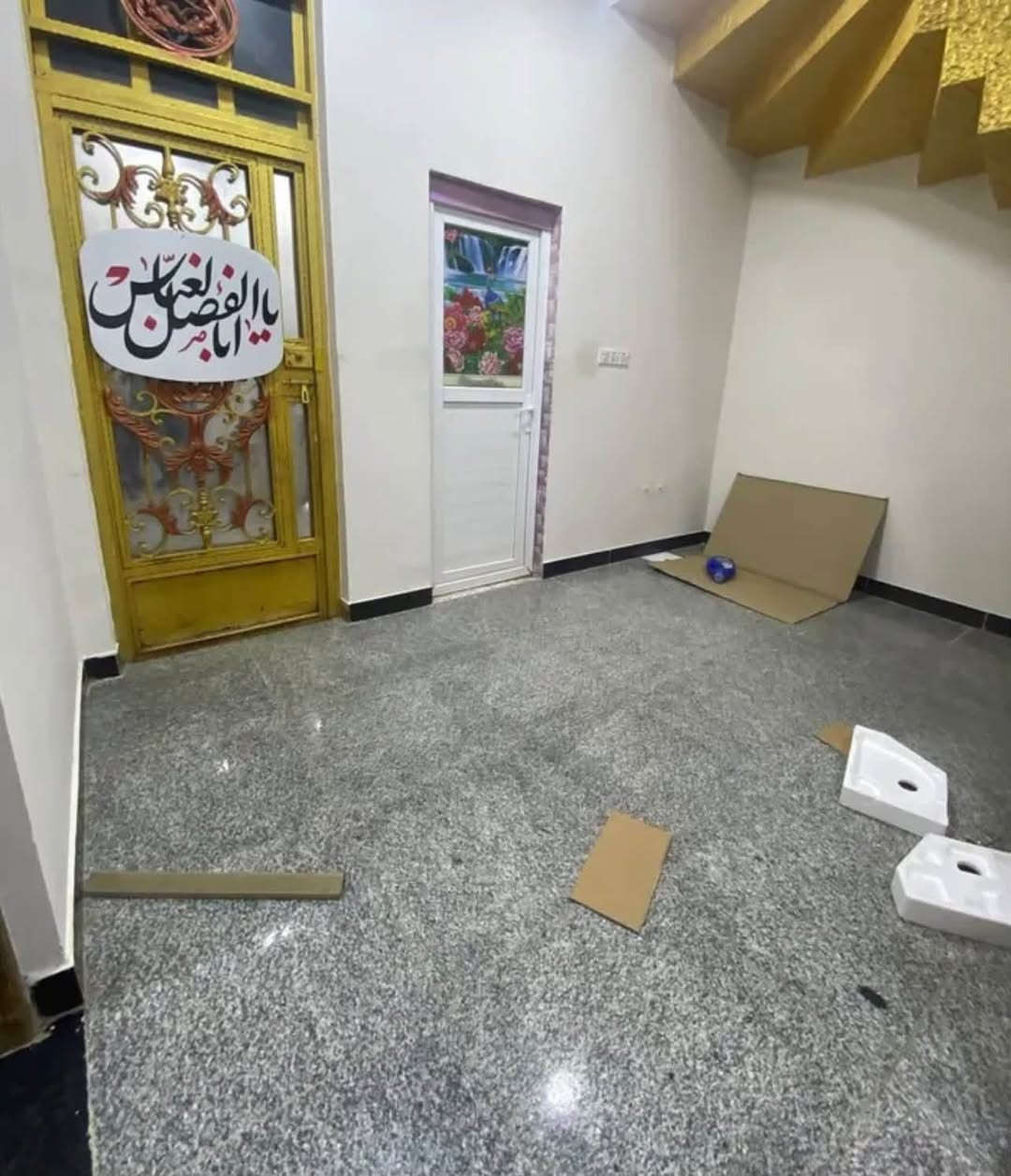 بيت للايجار
تصلح لسكن العوائل 
العنوان :الرافدين-دور الصحه📍
المساحه :100م 
المحتويات :  غرفتين منام + صاله + مطبخ + صحيات 
-موقف سيارات -

الأيجار : 650 الف 🔴
للتواصل :
***********
***********
