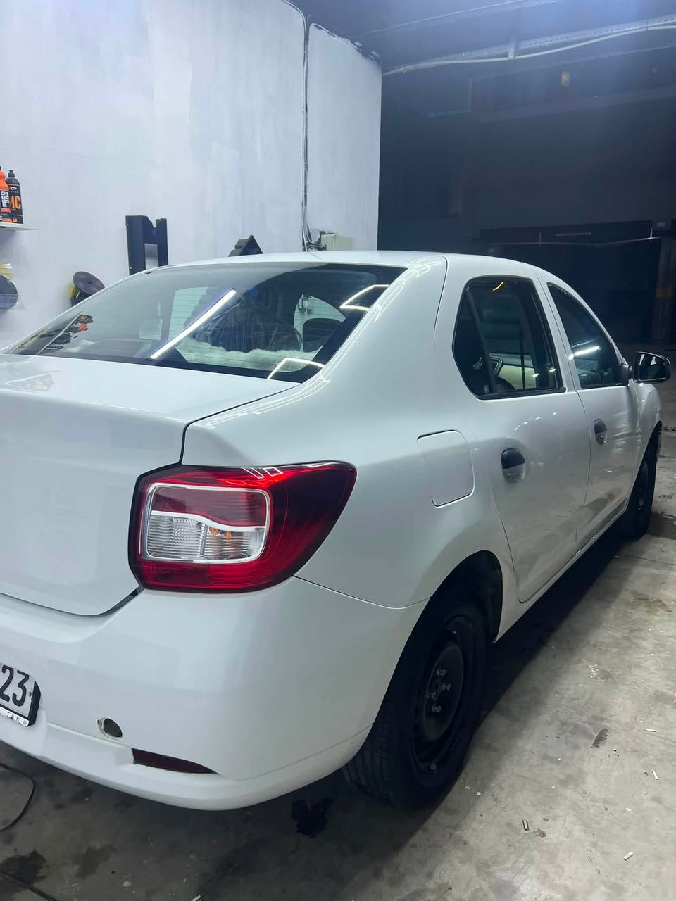 🚘 ڕینۆ سیمبۆل (Renault Symbol) بۆ فرۆشتن
سەیارەیەکی زۆر خاوێن و بێ مەسروف، ئامادەیە بۆ لێخوڕین.
🛠 تایبەتمەندییەکان:
* مۆدێل: 2017
* شوێن: سلێمانی
* دۆخی بۆیاخ: 6 پارچەی بۆیاخە (سۆنەرەکەشم داناوە)
* سەنەوی: تازەیە (تا ساڵی 2031 بەسەرناچێت)
* دۆخی میکانیکی: ڕۆن و پاتری تازە گۆڕاوە، یەک دینار مەسروفی تێدا نییە و تەواو ماڵی دۆستە.
💰 نرخ:
* 78 وەرەقە ($7,800) (کەمێک مەجالی مامەڵەی تێدایە)
📞 بۆ زانیاری زیاتر و پەیوەندیکردن:
* ژمارەی تەلەفۆن: ***********
