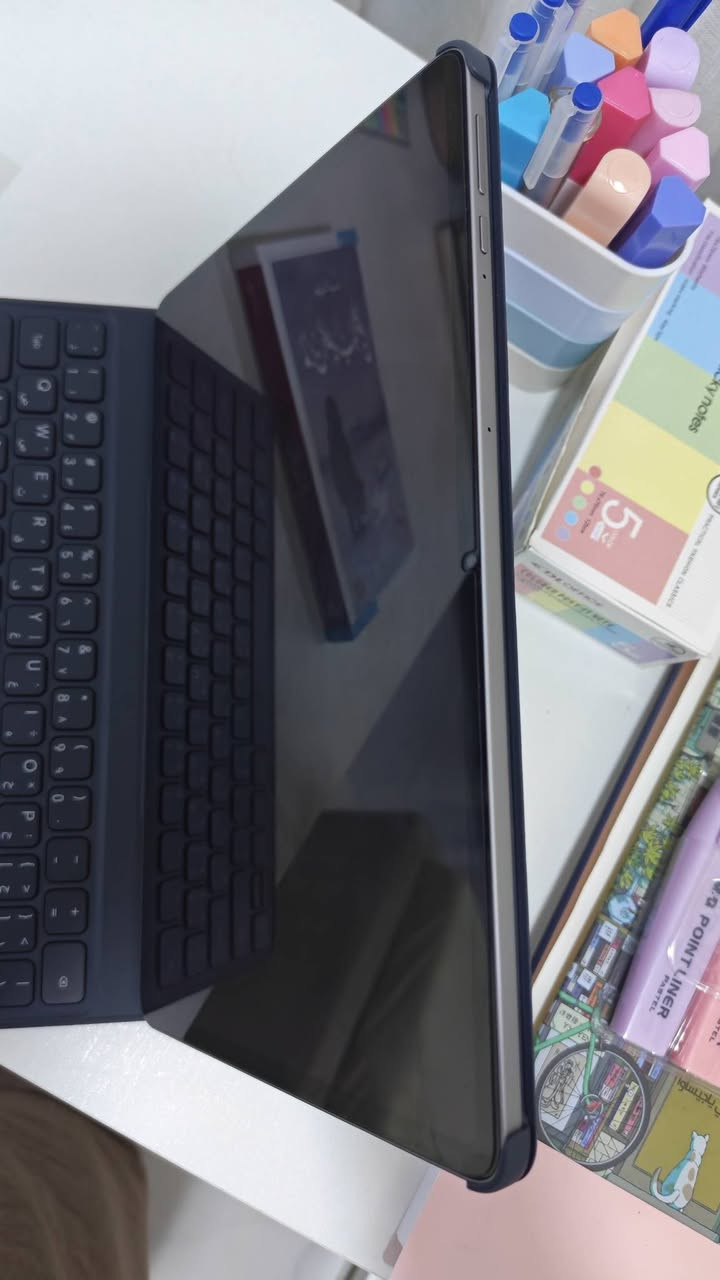 السلام عليكم 
للبيع… 
ايباد honor pad 10 
نضافة 100% 
⭕ ما مستعمل بس مفتوح من العلبة مشحون مره وحدة 
ما صارلي شهر من اشتريته امانة الله
⭕ ملحقات وياه لزگة وكيبورد وقلم وشاحنة والكارتونة هم موجودة 
⭕ السعر 500.000 

تواصل واتساب فقط ***********
⭕ المكان بغداد المنصور
