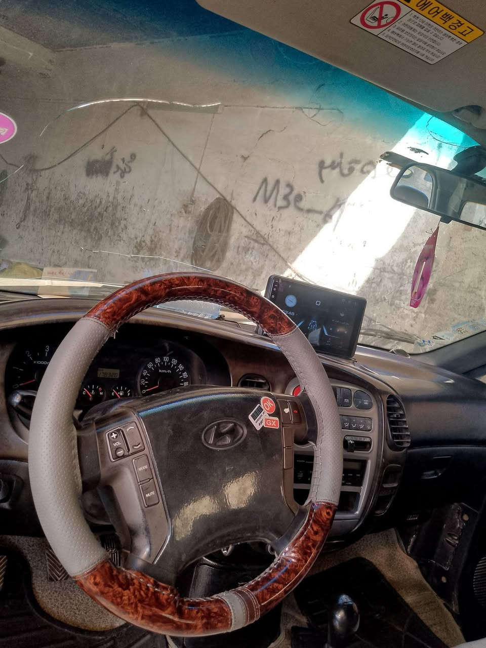 موديل 5 سياره جاهز درهم ميحتج دواخل لوك شرط محرك كير اكسل صدر تبريت سنويه رقام ديالى دولي تحكيم استيرن كاميره حساس فول موصفات بس كير عادي حصه كاز بيها سياره مال بيت بدون خياس بيها شاصي امامي معمر بس صبغ شي قليل جاملخ خالفي سعر. 90 بيها مجال رقام موبايل *********** مكان كركوك
