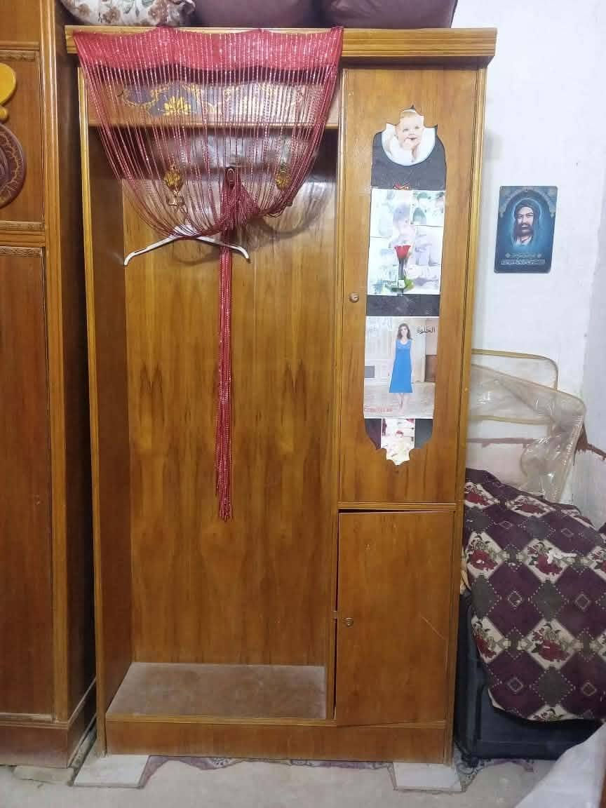 عندنا غرف ام الخمسه مستعمله سعر 450 وعدنا توصيل وشد وعدني غرف ب 350 انسب الاسعار العنوان الحيدريه خان النص الاستفسار راسلوني على الرقم***********
