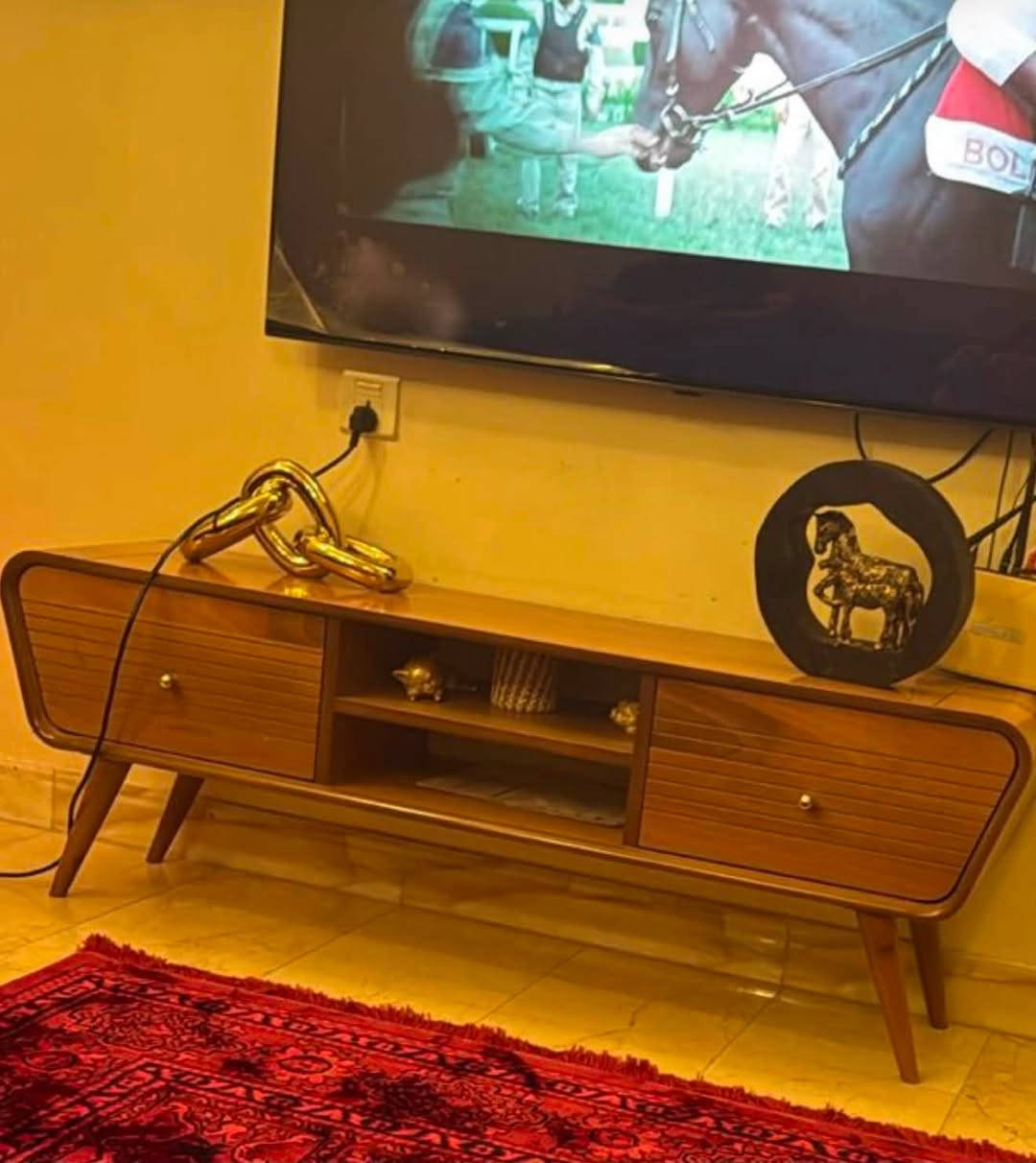 زاويه 300 الف
ميز تلفزيون 150
اليرموك
***********
