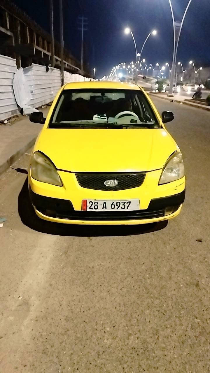 السلام عليكم كيا ريو 2008 تكسي رقم نكليزي  سنويه جديده 2031 مداور باسمي وارد خليجي مبدل جاملغ .محرك بيه خيط بخار تبريد ثلج سياره جاهزه من كلشي كبل للشارع ريع ماذب عليها لايت زنون شاشه تخم تاير باتري جديد  السعر 53وبيه مجال مكاني ذي قار خاص مغلق رقم راعيها هذا ..***********
