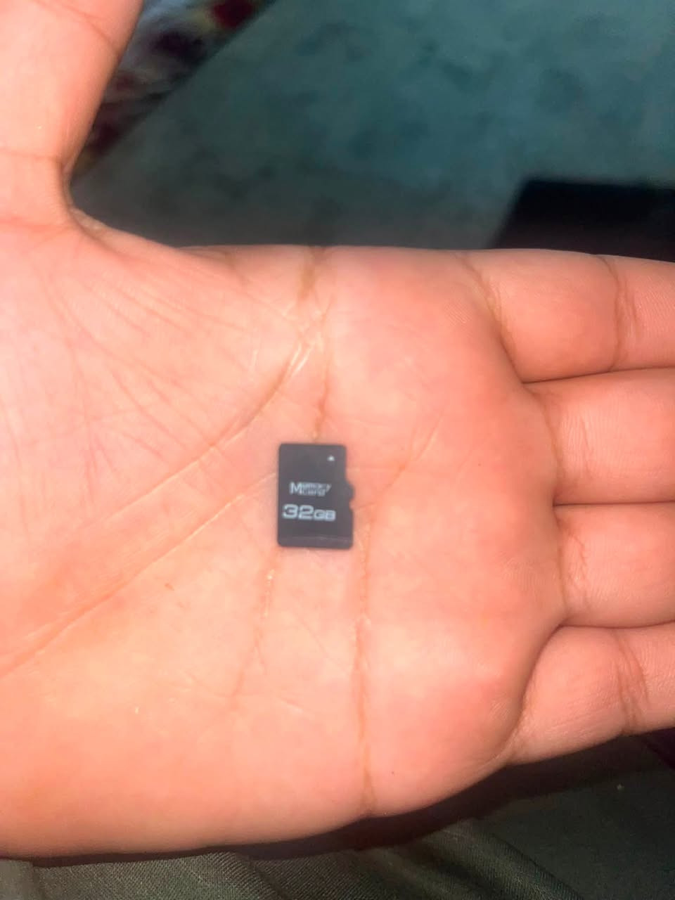السلام عليكم كامرتين للبيع 4k تصويرها كلش حلو السعر 40 الف مع التوصيل.  ملاحضة التوصيل جميع محافظات. العراق🩵 واتساب ***********
