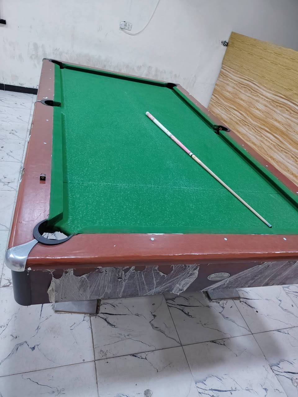 سلام عليكم غراض كوفي للبيع 
ستخدام شهر واحد 
ميز بليارد عدد 2
ويركه سعر 1250 وبيهن مجال 
ميز محاسب عدد 1 سعر 100 وبيه مجال 
كراسي سعر لواحد 9 وبيه مجال 
طبلات سعر لوحده 40 وبيهن مجال
***********/   ***********
