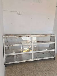 ميز حلويات • للبيع