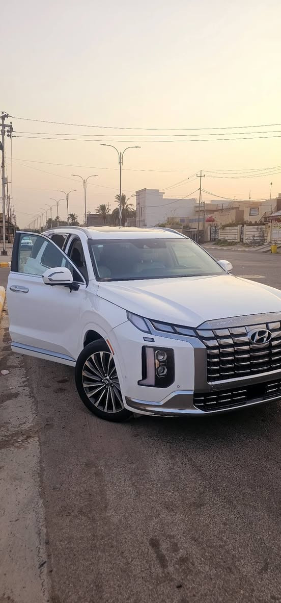 هونداي بلسايد 2024 فئة گلگرافي  فول 1/1 اعلى فئة
1 - اللون / ابيض

2 - العداد  / 3 الاف 

3 - لون الداخلية ابيض

4-  شاشة عرض(داتا شو)

5- المحرك   v6    3.8 <كير ومحرك شرط  +تبريد ثلج❄️>

6- بصمة تشغيل + بصمة ابواب +تشغيل عن بعد نظام تقديم وترجيع السيارة عن طريق البصمة

7- بانوراما ابيض كنتاري

8-  فتحة سقف عدد ٢

9- سماعات هارمن گاردن

10- رادار امامي  + خلفي+رادار جانبي  

11- حساسات امامي + خلفي 

12-  كامرات عدد 6  360 درجة 

13- كشنات امامي خزن ميموري +مساج 

14-  كشنات كهربائي تدفئة وتبريد

15- كشنات جلد ابيض ملكي7 راكب قلاب كهربائي 

16- جميع الكشنات تدفئة تبريد

17- بردات جانبية

18- تبريد مركزي امامي + خلفي منفصل التحكم

19-تحكم ستيرن + شفتات

20- تدفئة ستيرن 

21- مرايا هيتر + تعتيم 

22- صندوق كهربائي شفط

23 - وضعيات قيادة  (٥)

24- ويل كب حجم  ٢٠ 

25- اوتو هولد + نقطة عمياء 

26- سايد بريك بصمة + مثبت سرعة

27- شحن لاسلكي 

28 - إشارات بالمرايا  + إشارات جانبيه

29 - اوتو هولد

30 - تحديد مسار

31 -شاشة ديجتال كبيرة

32 -تشغيل عن بعد 

33 - استيرن رجاج

34 - نظام HTRAC دفع رباعي 

35 - نظام مانع انزلاق 

36 - نظام نزول منحدرات 

37 -كشنات Vip منفصل ابيض

حادث مصبوغة حزام وكصة القمارة وصور الحادث مرفقة بالمنشور

السيارة بدون رقم تترقم اي محافظة 

***********
مكان سياره الكوت
