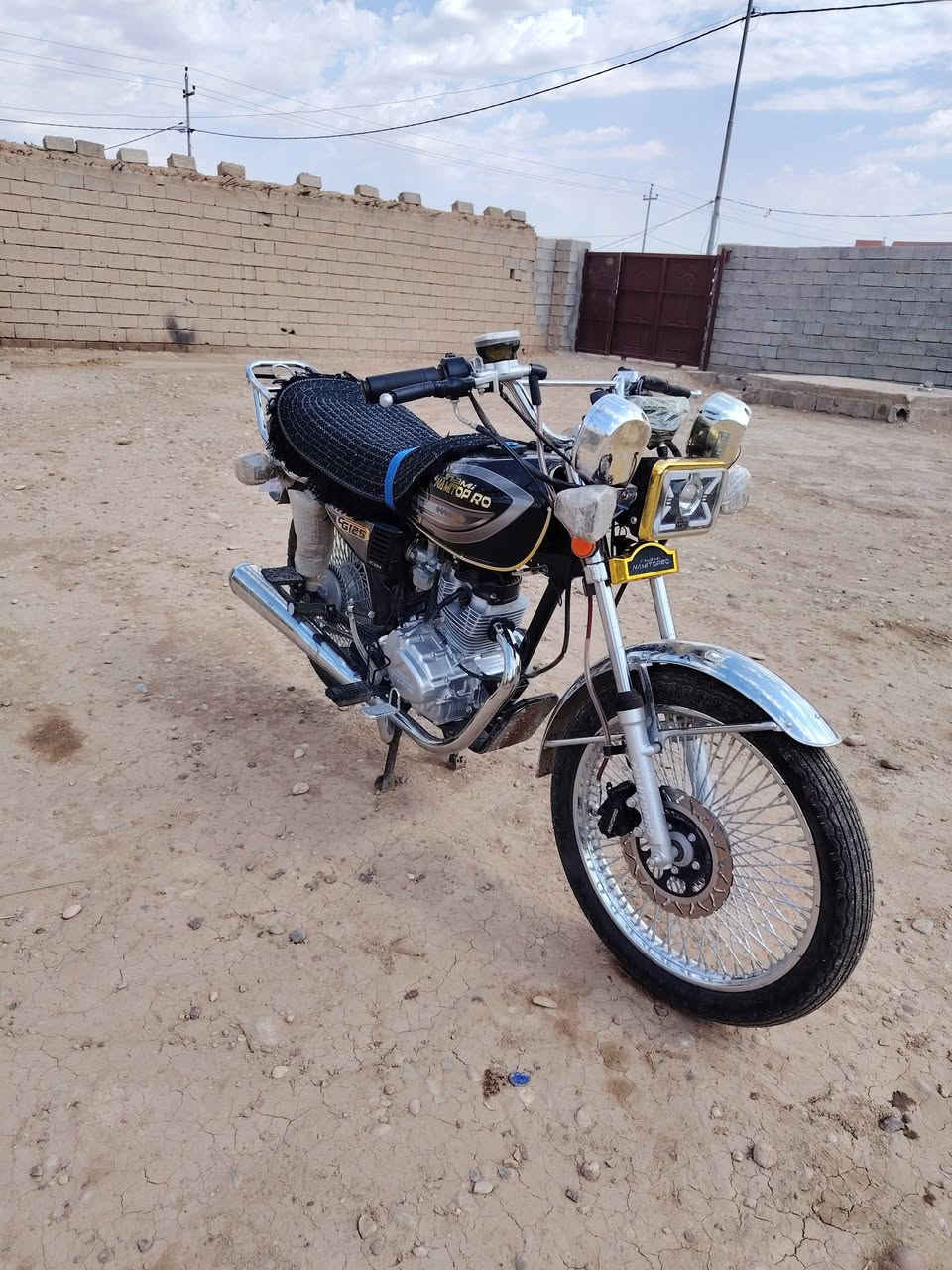 دراجه للبيع مديل 25 ماشيه 966بس فول ناصافه دراجه صار شهر من طالعه من الوكيل سعر 800 مكان جلولاء شيخ بابا رقم ***********
