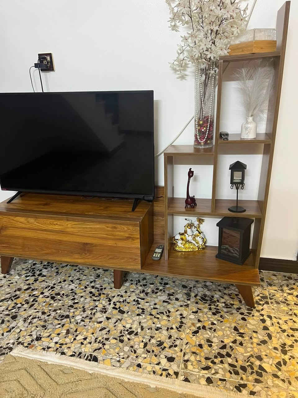ميز بلازما اللبيع  قياس متر وربعين
***********
