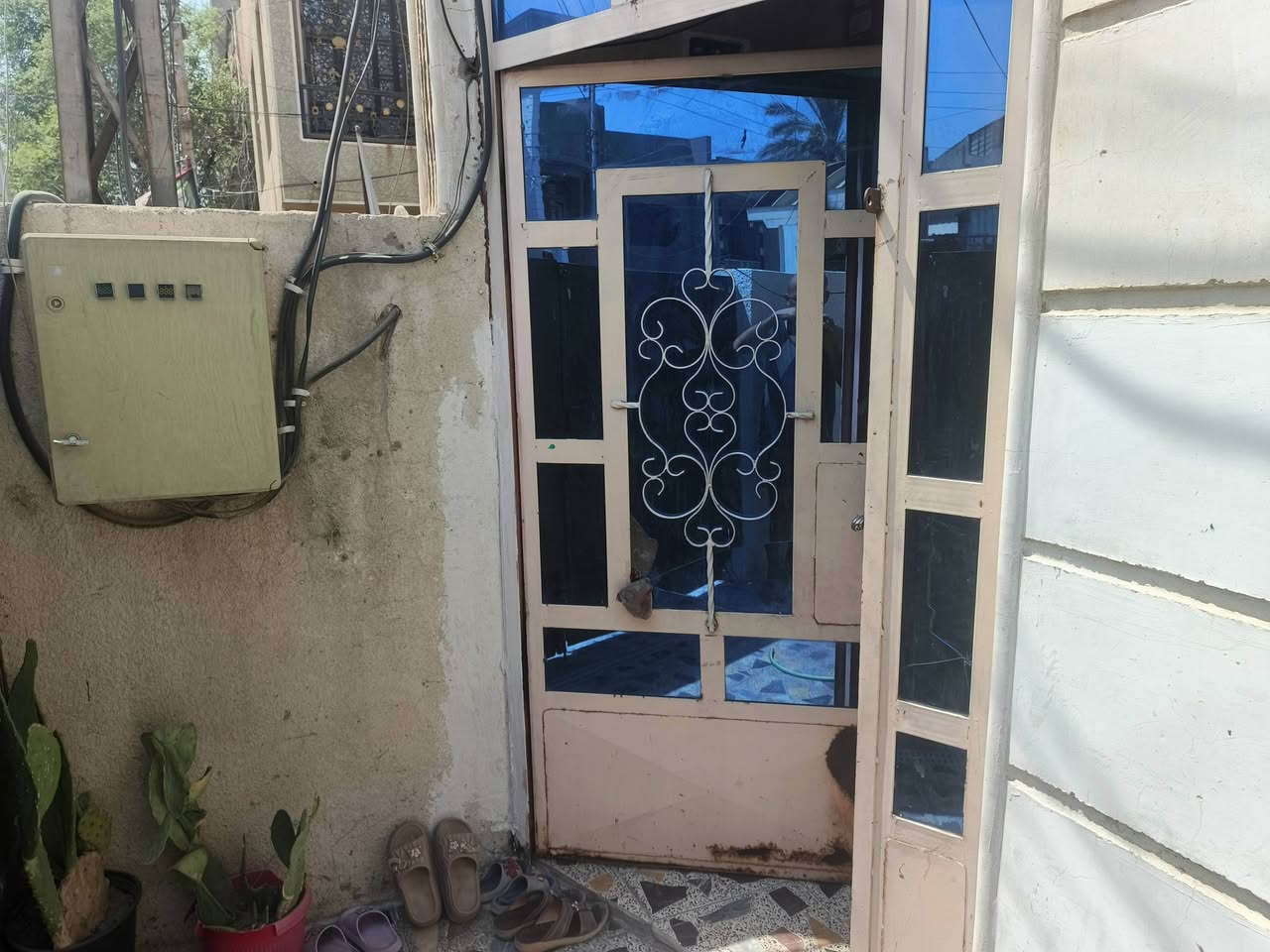 للبيع
مشتمل ٥٠ متر 

واقع حال ٥٤ متر 

واجهت البيت اربعه وربع

ركن مدخلين 

موقع مميز

شارع ٢٠

رصيف خمس متر

تواصل ***********

 الشعب / مقابيل مطعم حجي عادل
