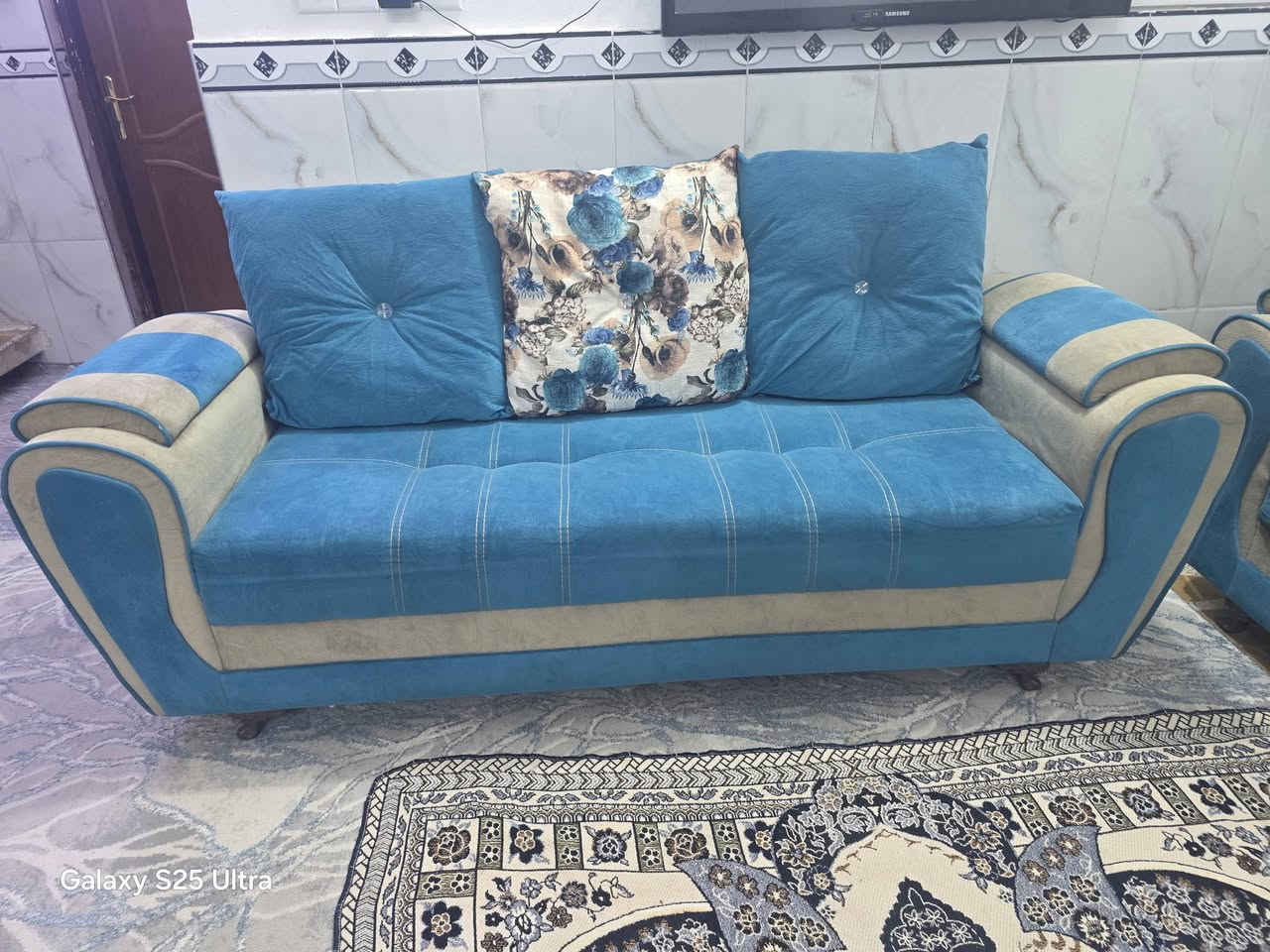 طخم قنفات للبيع  10 مقاعد نظيف يتكون من 2 قنفات كبار و قنفة وسط و كراسي 2 
وبردة نظيفة قياسها 2.5 *3 متر 
للاستفسار عن السعر الاتصال على 
***********
