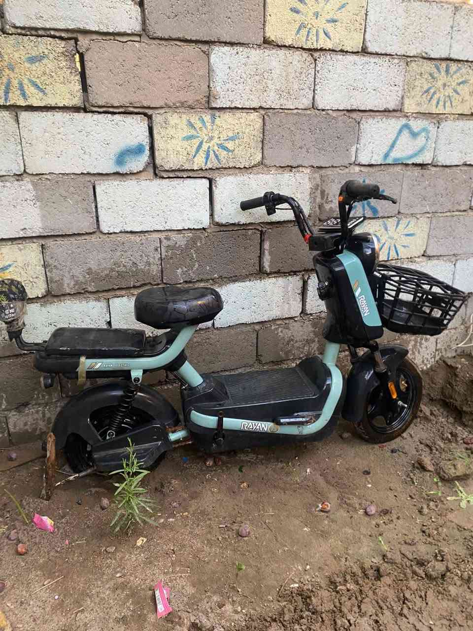 يي سلام عليكم بايسكل شحن الحجم الصغير بدون يرادلة بس تبديل بطاريات يرجع شغال السعر 150 وبي مجال العنوان ديالى الخالص الاستفسار... ***********
