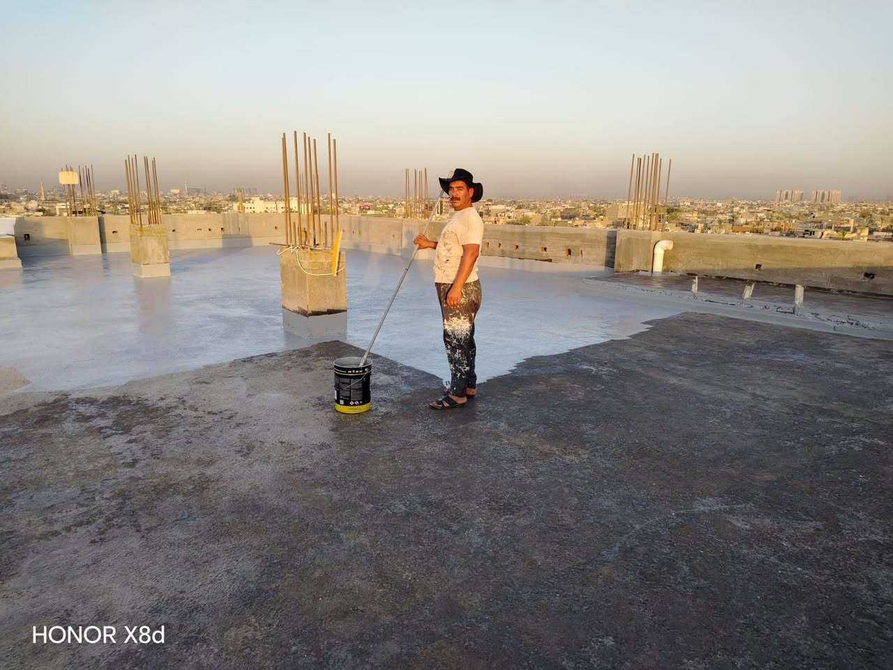 السلام عليكم من رخصت صاحب الكروب نعمل مادة حديثه الي هيه البوليرثان عازل حراري ومائي بضمان معه جلي وتنضيف وغسل الاصطح بل الكامل ونعمل عله تغليف الجوينات مال الأشتايكر بل الشريط الزجاجي والماده ونعمل عله تغليف الصطوح كافة ونعمل الاصباغ الداخل والخارج ونعمل ماده الايبوكسي لاحواض والمواد العازله بكادر كامل *********** حمودي ابو خالد هاي بعض الصور من أعمالنا في هيت ونواحيها واي استفسار حاضر الرقم بي واتساب
