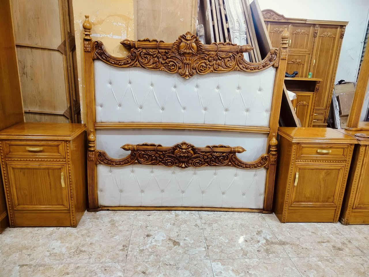 السلام عليكم غرفه مستخدمه عنوان واسط العزيزيه شارع التربيه يوجد واتساب *********** سعر مليون 350

