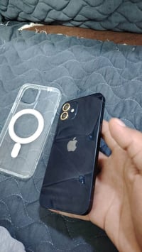 ايفون 12 • بطارية ٧٥ • جهاز لوك