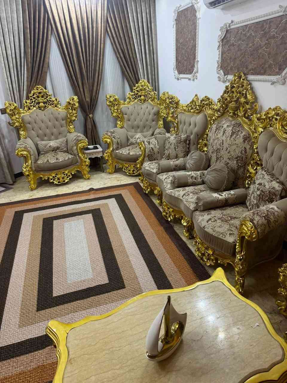 سلام عليكم  اخوان عندي تخم مصري زان ملكي 12 مقعد ارتفاعه 170 سانتيم  وياه طبله جبيره و طبلتين موجودات بل صور ضخم مابي اي شخط نظيف درجه أولى توصى منن مصر للعراق مكان بغداد الزعفرانية سعره مليونين ونص وبي مجال التواصل خاص أو اتصال ع رقم الهاتف ***********
