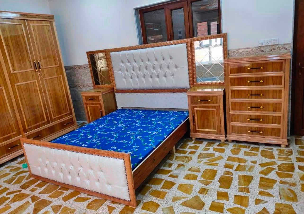 معمل ومعرض الشاهين للأثاث الراقي
غرف نوم 
عراقي فصال تركي 
شغل عراقي 
دواوين /ديكورات 
جمله &مفرد 
وتوصيل جميع محافظات العراق 
العنوان  موصل حي الثوره قرب جامع الشاكرين 
معمل ومعرض الشاهين 
للتواصل عبر الصفحه او الأرقام التأليه 
*********** 
***********
