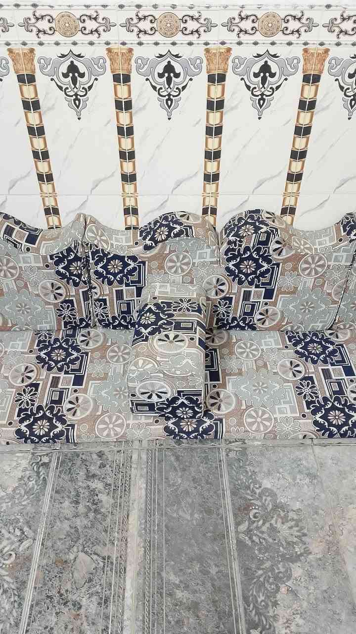 السلام عليكم ورحمه ديوان نضيف وجديد تونا ماخذينه طوله الكلي 11 متر ب 350 قفله وتساب *********** ناصريه مركز
