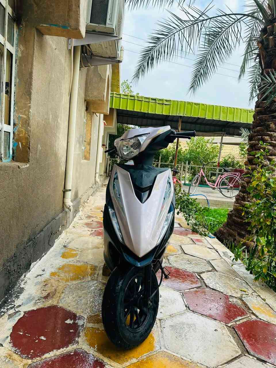 السبام عليكم ماكس  عدله حديث مديل 2021 للبيع كلشي شغال سلف هندر محرك ما مفتوح كلشي شغال لايت اشاير الدراجه نعمه من الله السعر 600 وبيها مجال مكاني وركاء رقمي ***********
