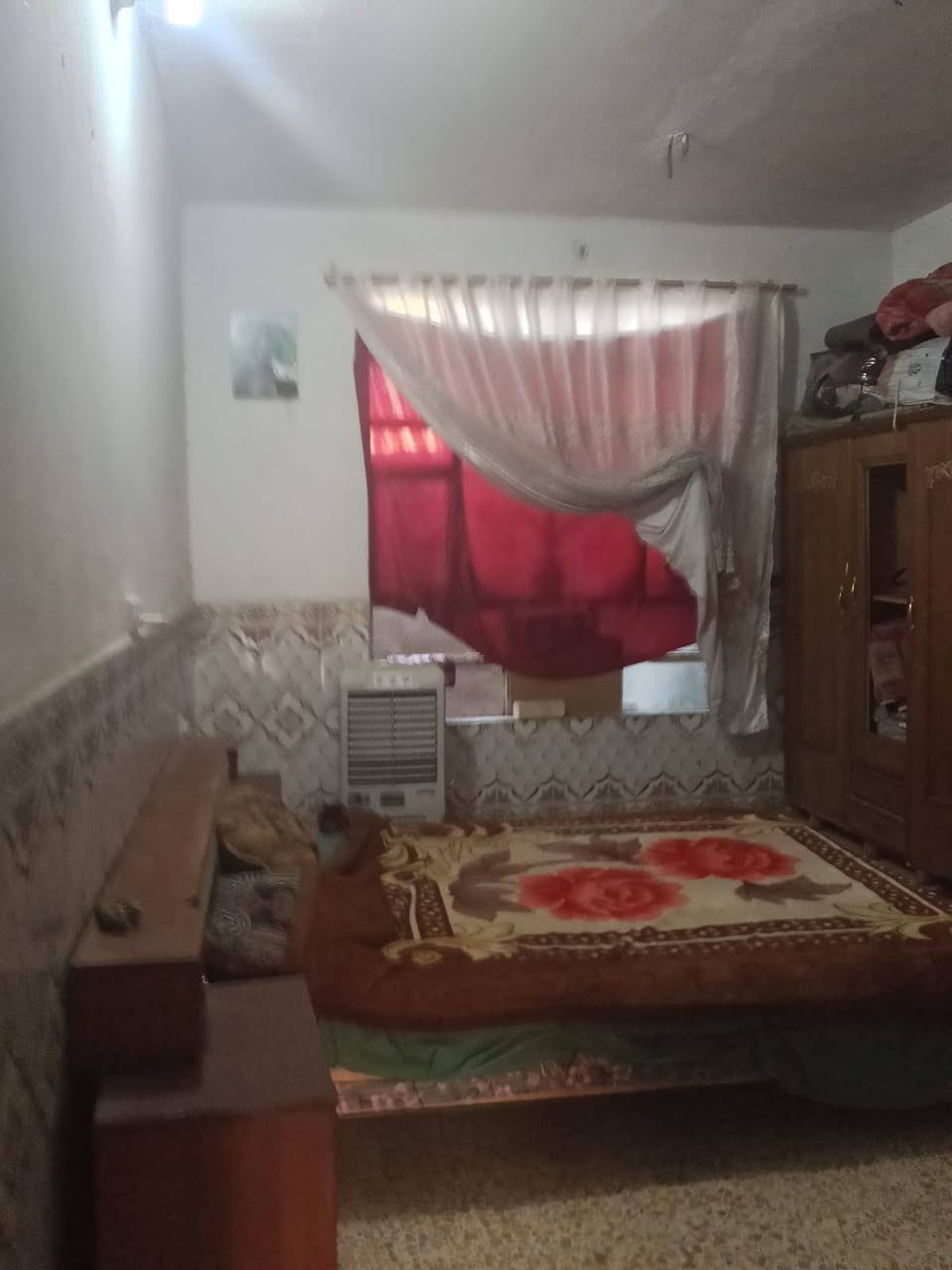 سلام عليكم الدار البيع طابقين السكن بغداد بوب الشام قرب معمل الغاز السعر 120وبي مجال وهاذه رقمي ***********

