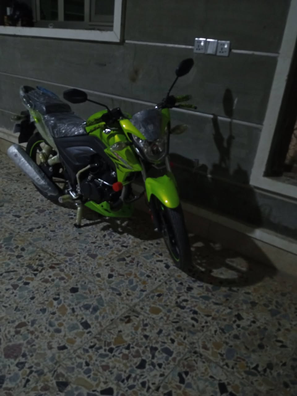للبيع هوجي موديل 23 مسجل وكامل تحويل ثاني يوم اللي يريد لوحات انجليزي بعدهن ما مشدودات لون اخضر مغلف بي بي اف لايت جنون مال جارجر عالي وناسي صار لي شهر من اخذته وسعره مناسب اللي يحب يعرف سعره يتواصل عليه على هذا الرقم المو شراي لا يدق مكاني التاميم قرب مطعم حجي باسم الاستفسار على هذا الرقم***********
