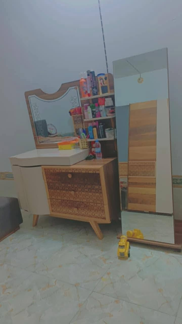 غرفة اخشاب نظيفة جدا الاتصال او مراسلة ‏‪***********‬‏
750الف وبيها مجال
