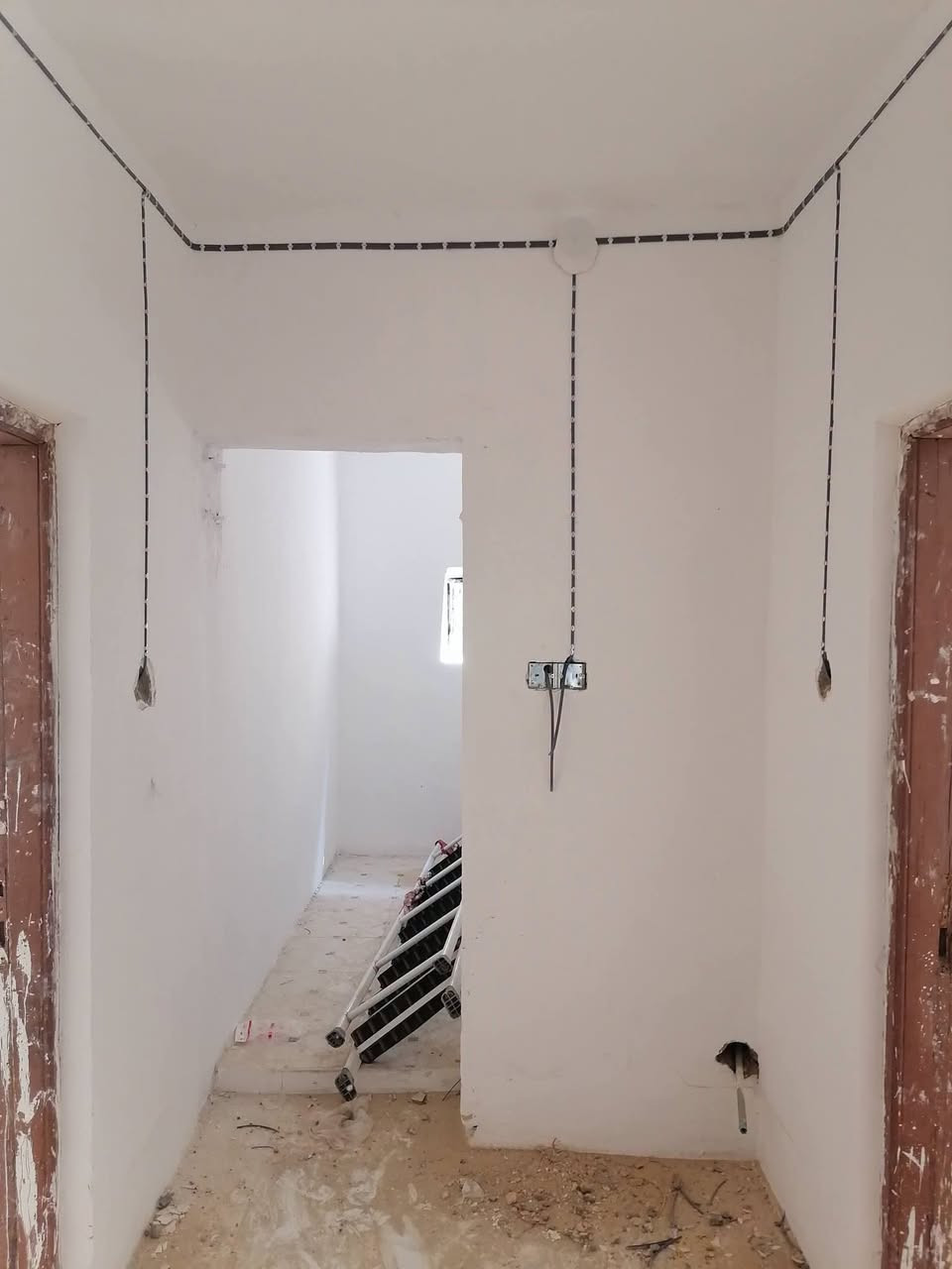 بيع او مراوس 
دار سكن المساحة ٢١٠ متر
البناء طابوق مسلح
استقبال
مطبخ كبير
صاله
غرف نوم عدد ٢
صحيات داخلية وخارجية وخارجية
مدخلين للدار 
ممر حرف L
حديقة كبيرة
كراج سيارات
الدار ترميم جديد غير مسكون تستلم كامل
السعر ٨٦   مليون  بيع مستعجل ومجال قليل للشراي 
الموقع الديوانية حي العسكري الثالث جوار مدرسة فالح موات قريب على الشارع الرئيسي شارع ٣٠
للاستفسار أكثر مراجعة مكتبنا التوكل للعقار الكائن في حي العسكري شارع ٣٠ او الاتصال والمراسلة على الواتساب على الرقم ***********
***********
