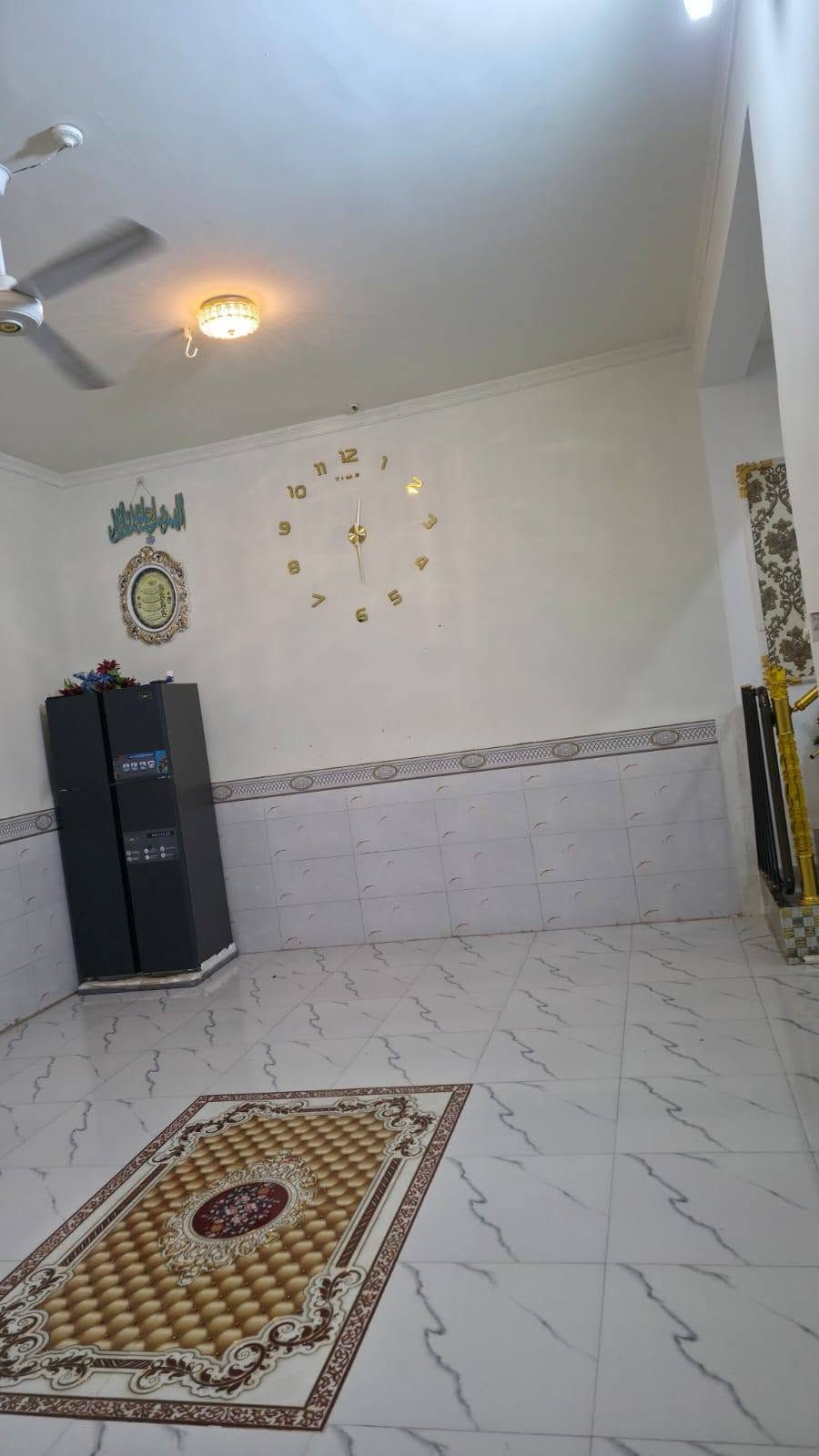 بيت للبيع مساحه 175م وجه 8م حي الشهداء مومن قريش قرب القاضي سعره 100مليون لتراصل ***********
