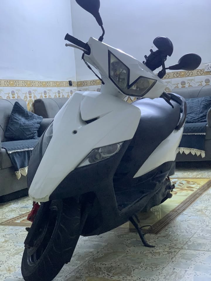 ماكس ثعلب ١٤٠  لون ابيض 
عنوانها بغداد الشعله 
كهربائيات كلها شغاله لايت زنون 
كابريتا اصليه  محرك ممفتوح ابلاديه 
تايرات جديده 
كفرات نظيفه 
كيجاتها شغاله 
قفل ستيرن قفل جنطه وقفل بانزين شغال 
تشغيل سلف وهندر 
السعر ٦٥٠ وبيها مجال للشراي يدلل 
واتساب موجود ***********
