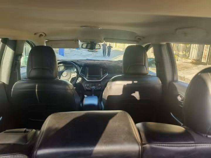 سلام عليكم سيارة جيب بزون لبيع موديل 2018 رقم بغداد نكليزي جديد محرك 2400مكفول دواخل جلد كير تبريد حداديه تايرات كفاله صندوق كهربائي ماعدء فتحه  حادث بنيد وجاملغ بدون رباك بنيد جاملغ سرقه يعني بدون حادث سياره فقط صبغ هزه جديد سنويه جديد مكان ميسان مركز مدينه سعر خاص رقم*********** موجود واتساب
