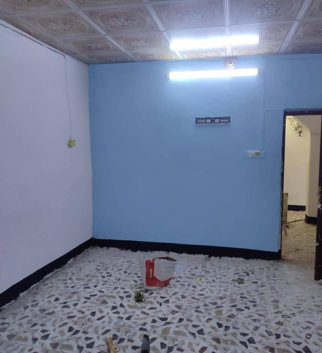 السلام عليكم خلفه صباغ كادر متكامل نشتغل جميع الدور القديمه والجديده معالجة الفطور والرطوبه صبغ الجدران والحداديه غرف كافه اسعارنه مناسبه تواصل خاص *********** والفقير والماعده بخدمته علما نشتغل بجميع اقضية ونواحي النجف
