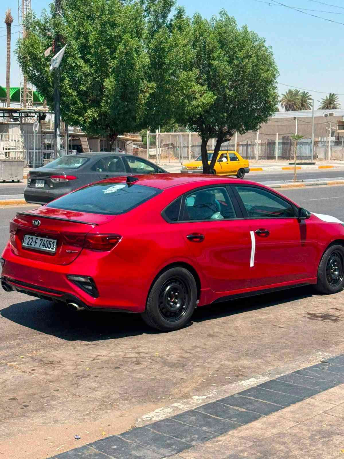 فورتي 2020 GT  محرك 1600 تيربو فول عدا فتحة وكشنات كهرباء حادثها سرقة دعامية ويدات بيبان ابطانة والتنته  بدون حادث داخل العراق بيها بعض الملاحظات (شخوط) سيارة جاهزة ماشية ٨٨ ميل حقيقي قابل للزيادة با اسم ولد عربي من الغزالية بيتهم معروضه با ١٠٨ وبيها مجال قليل للجية  مكانها بغداد جميلة 
***********
