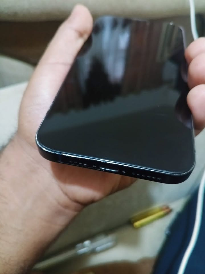 سلام عليكم ١٥ برو ماكس  ذاكرة ٢٥٦ بطارية ٩٥ مكفول من كلشي بي شخط بل شاصي خفيف ما مبين بس للامانة صورتة ب٩٠٠ رقم*********** الحسينية الراشدية
